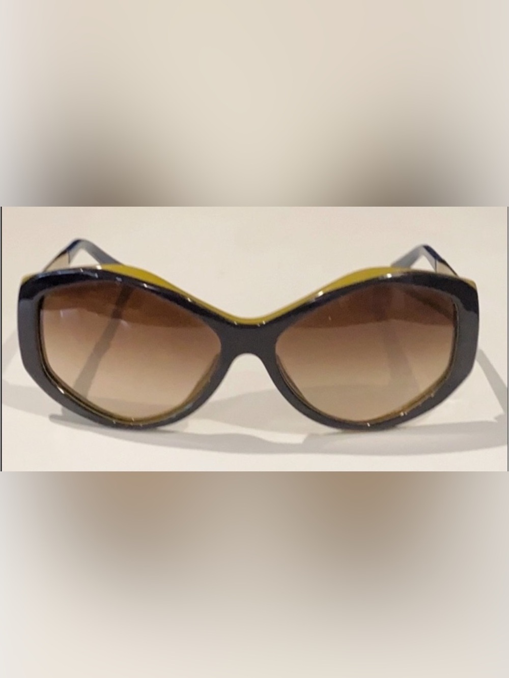 Authentic Burberry luxury designer signature large sunglasses - Picture 2 of 10